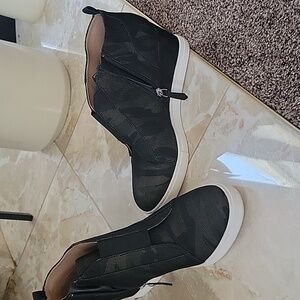 Linea Polo Camo Shoes. Worn Few Times. Like New!